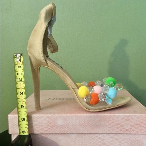 ❌ SOLD OUT❌ Cape Robbin Pom Pom Nude Strap Heels Size 8,5 & 10 New In Box - Picture 2 of 9